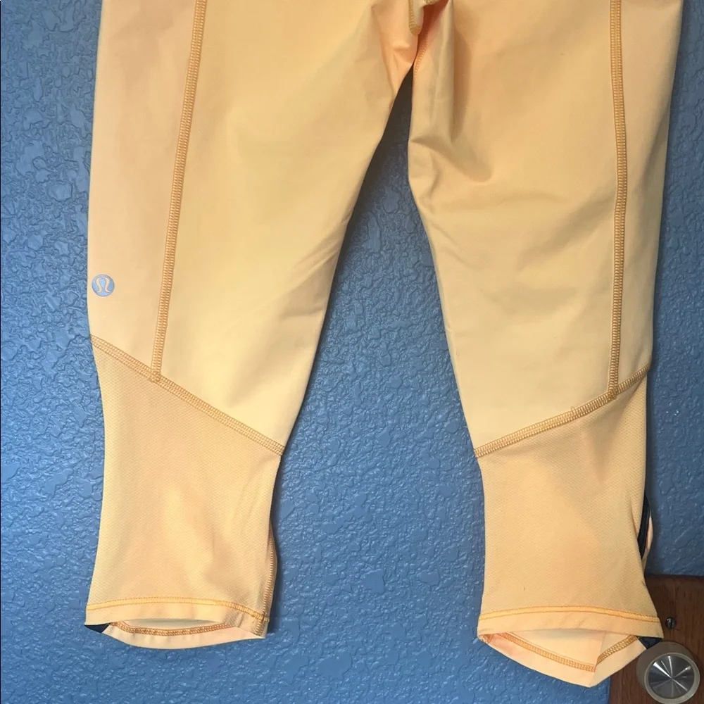 Lululemon Run‎ Inspire Crop II Yellow Mesh Vent Athletic Leggings Size 4